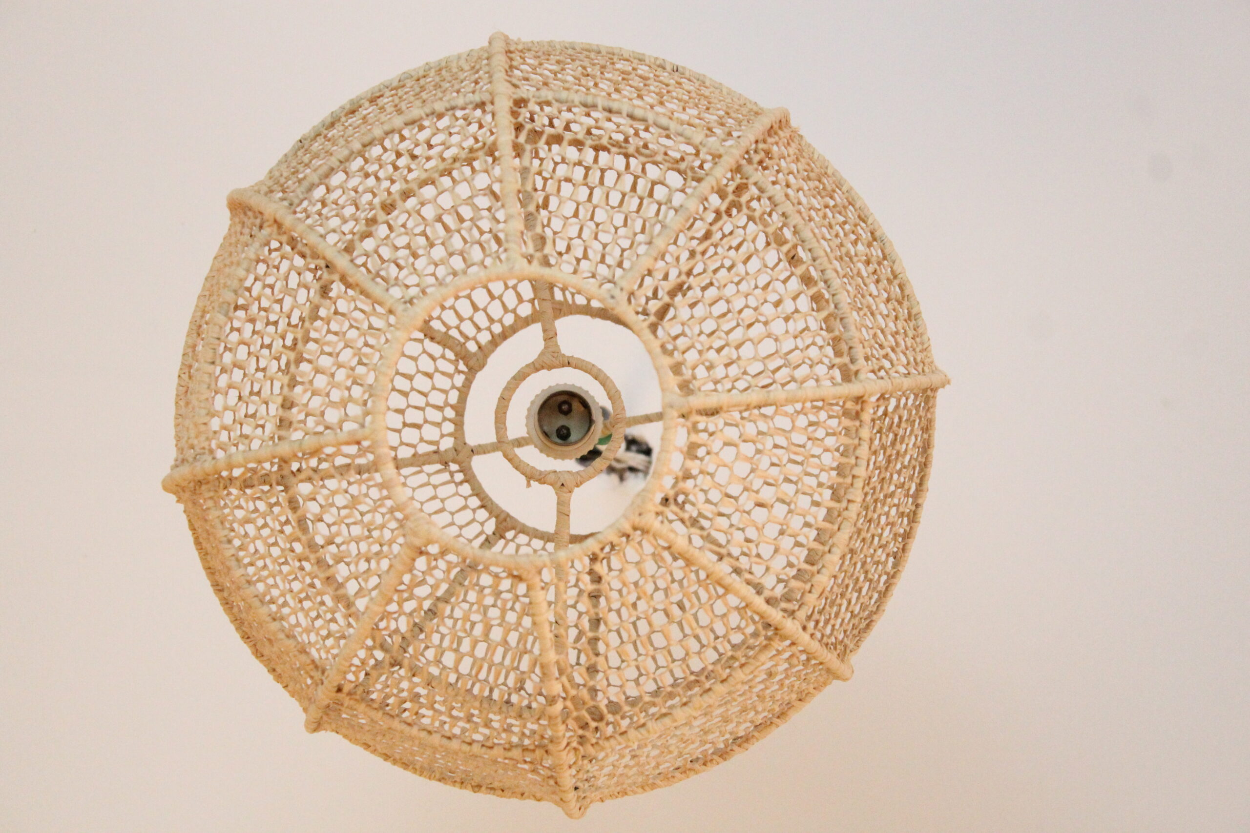 Hand-crafted hanging lamp in raffia - Image 5