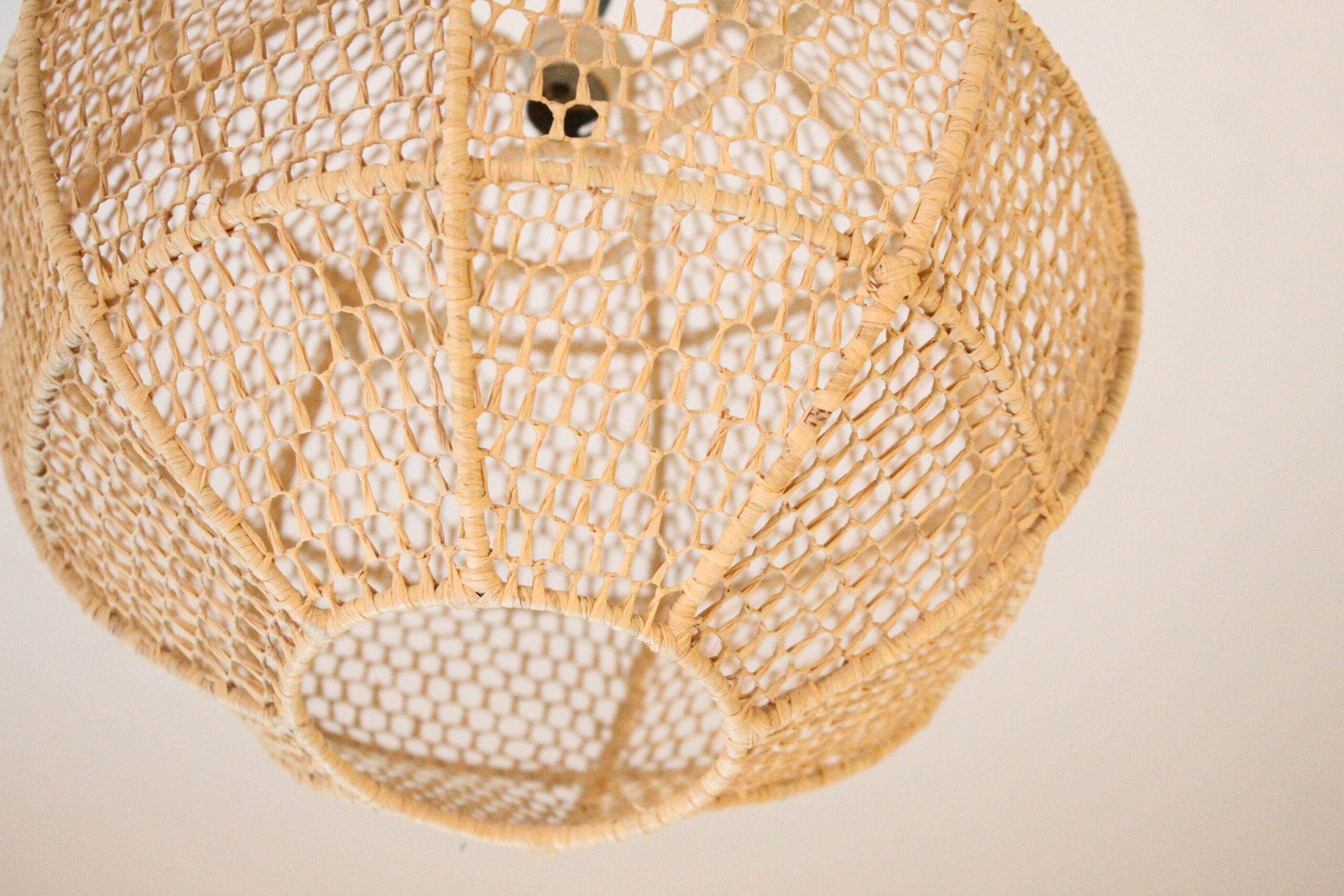Hand-crafted hanging lamp in raffia - Image 6